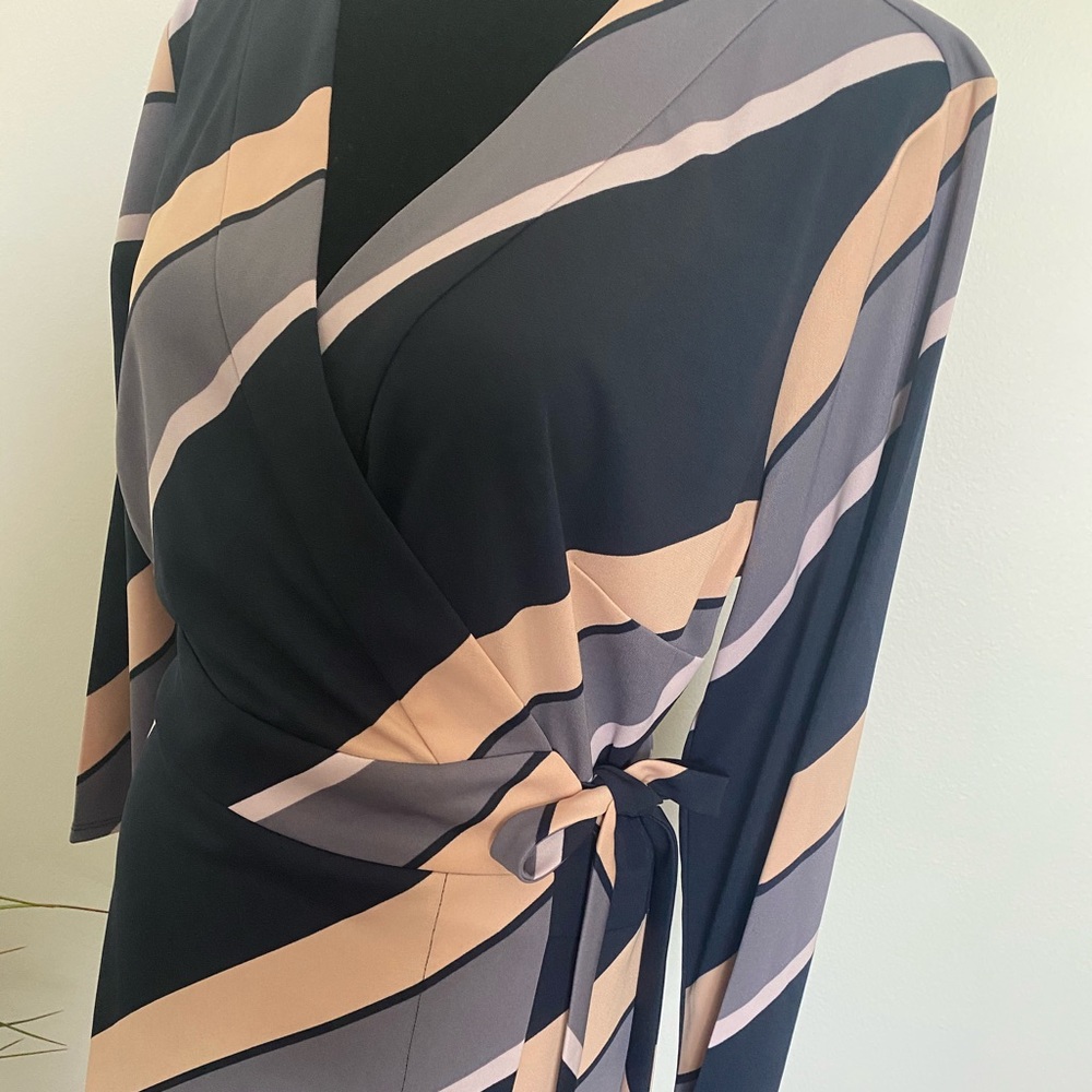 Ann Taylor wrap dress - Picture 2 of 3